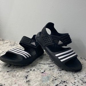 Toddler Boys Adidas sandals size 9K